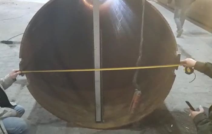 Процесс сварки труб большого диаметра фото 1
